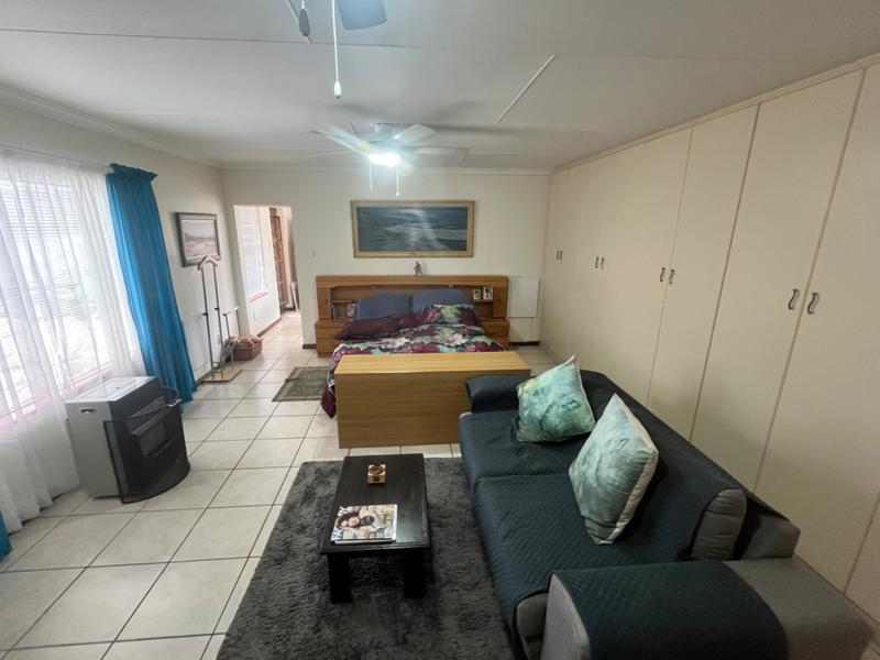 4 Bedroom Property for Sale in Fraaiuitsig Western Cape